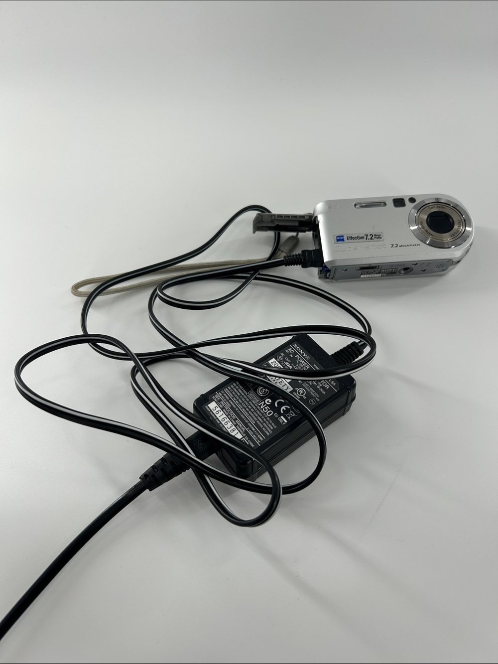 Sony Cyber-Shot DSC-P200 Digital Camera 7.2MP w/ Battery Silver Carl Zeiss - Picture 6 of 15